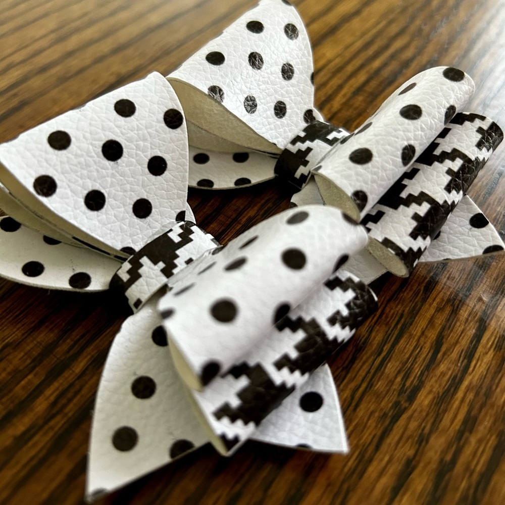 SOLD•Shoe Bow Clips - Picture 3 of 3